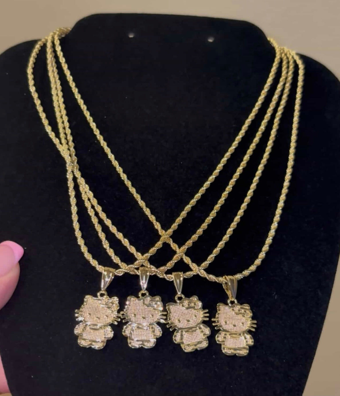 HK Necklace With Rope Chain